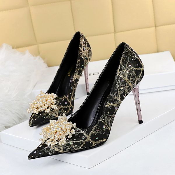 fashion shoes pearl flowers woman pumps rhinestone high heels new luxurious women heels stiletto ladies pumps plus size 35-43, Black
fashion shoes pearl flowers woman pumps rhinestone high heels new luxurious women heels stiletto ladies pumps plus size 35-43, Black