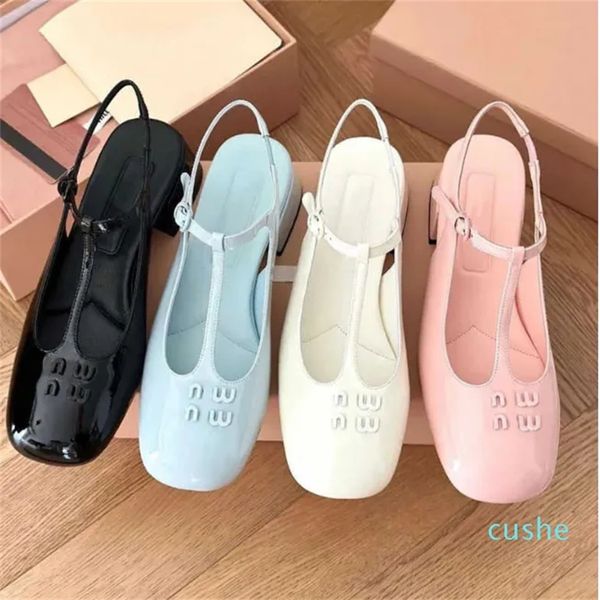 designer 2023 bottom comfortable leather shoes black and white pink brown casual outdoor size 35-40
designer 2023 bottom comfortable leather shoes black and white pink brown casual outdoor size 35-40