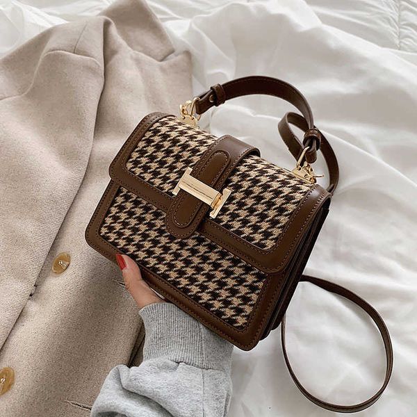 evening bags advanced feeling bag for women new fashion lattice portable small square versatile single shoulder messenger 230828
evening bags advanced feeling bag for women new fashion lattice portable small square versatile single shoulder messenger 230828