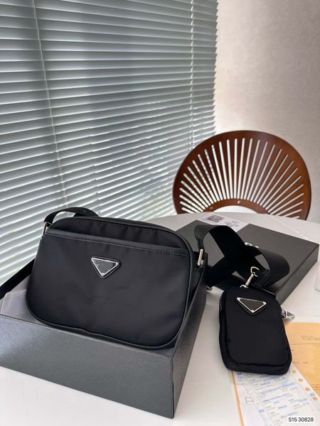 new lightweight waterproof nylon parachute fabric two-in-one nylon messenger bag fashion men and women with the same bag. 30828
new lightweight waterproof nylon parachute fabric two-in-one nylon messenger bag fashion men and women with the same bag. 30828