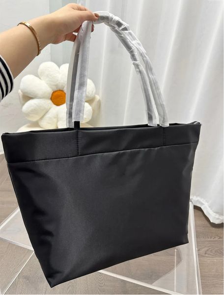 black nylon handbag tote bag for women luxury designers bag high capacity ladies casual shopping
black nylon handbag tote bag for women luxury designers bag high capacity ladies casual shopping