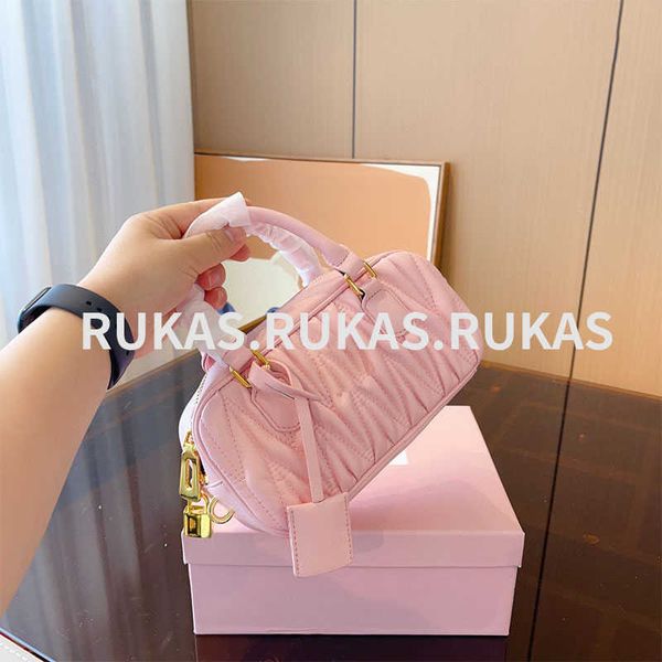 2023 luxury handbag summer new fashion boston pillow female bag foreign style folds simple exquisite single shoulder crossbody bag cloud han
2023 luxury handbag summer new fashion boston pillow female bag foreign style folds simple exquisite single shoulder crossbody bag cloud han