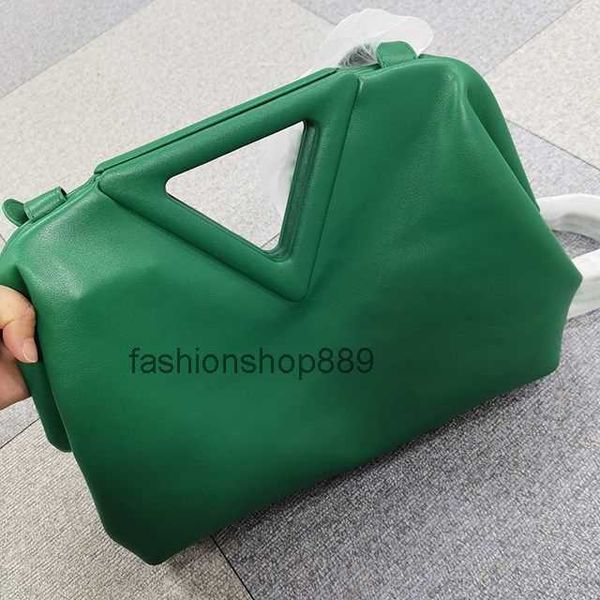 large handbag tote women shoulder leather bag designer crossbody packs female fitne luggage woven bag plush fashion bags 23ss
large handbag tote women shoulder leather bag designer crossbody packs female fitne luggage woven bag plush fashion bags 23ss