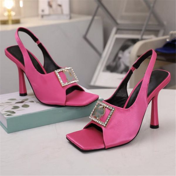 fashion sandals 2023 medusa the latest style comfortable soft men and women flat bottom letter logo summer casual slippers 02-06, Black
fashion sandals 2023 medusa the latest style comfortable soft men and women flat bottom letter logo summer casual slippers 02-06, Black