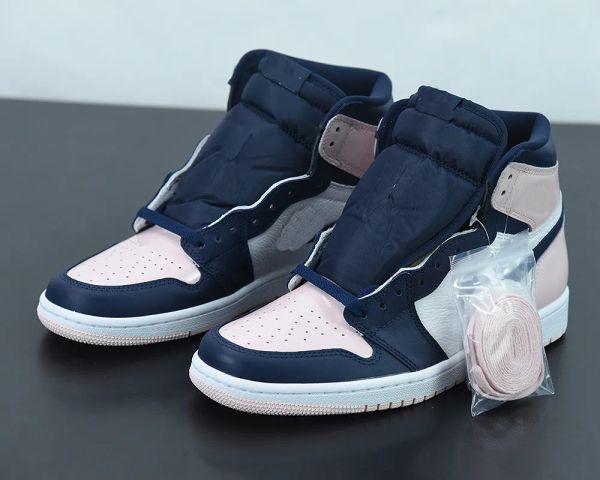 2023 basketball shoes jumpman 1 high og bubble gum atmosphere white pink outdoor running trainers sneakers with box
2023 basketball shoes jumpman 1 high og bubble gum atmosphere white pink outdoor running trainers sneakers with box