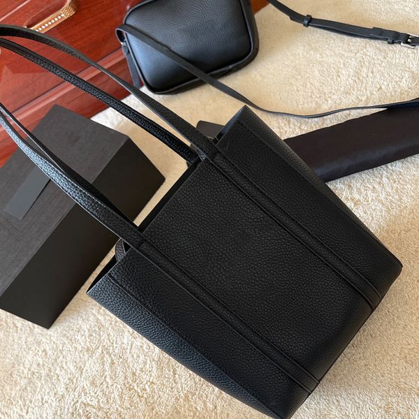 handbag 2023 new famous designer handbag tote bag large capacity purse one shoulder bag shopping bag high-quality women's fanny pack ba
handbag 2023 new famous designer handbag tote bag large capacity purse one shoulder bag shopping bag high-quality women's fanny pack ba
