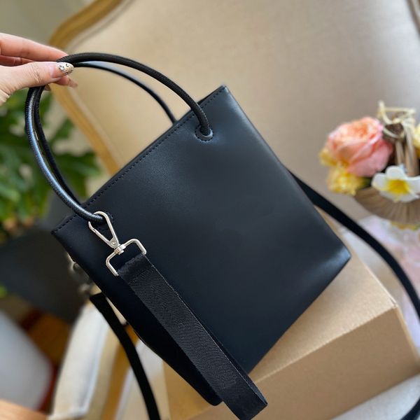 2023 new designer bag fashion large capacity shoulder bag versatile women's bag crossbodies bag tote bag shopping bags handbags luxury
2023 new designer bag fashion large capacity shoulder bag versatile women's bag crossbodies bag tote bag shopping bags handbags luxury
