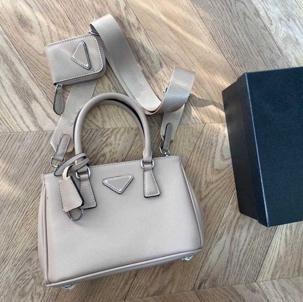 bags totes handbag designer bag women classic imitation famous brand beige letter one shoulder pillow bag fashionable simple style party
bags totes handbag designer bag women classic imitation famous brand beige letter one shoulder pillow bag fashionable simple style party