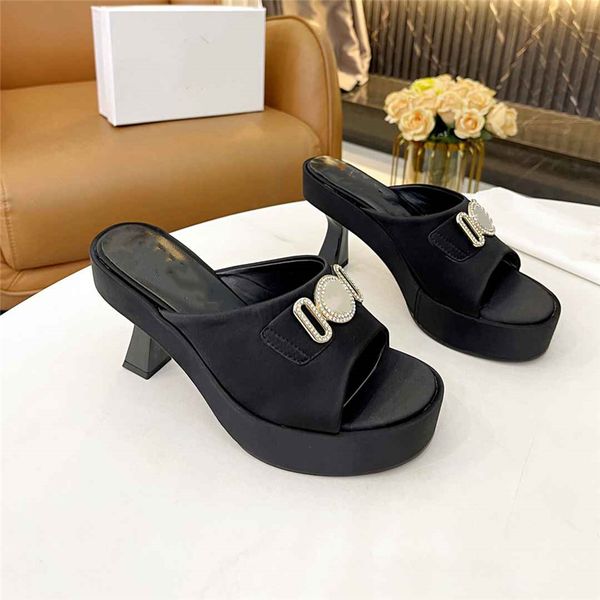 fashion sandals 2023 medusa the latest style comfortable soft men and women flat bottom letter logo summer casual slippers 02-01, Black
fashion sandals 2023 medusa the latest style comfortable soft men and women flat bottom letter logo summer casual slippers 02-01, Black