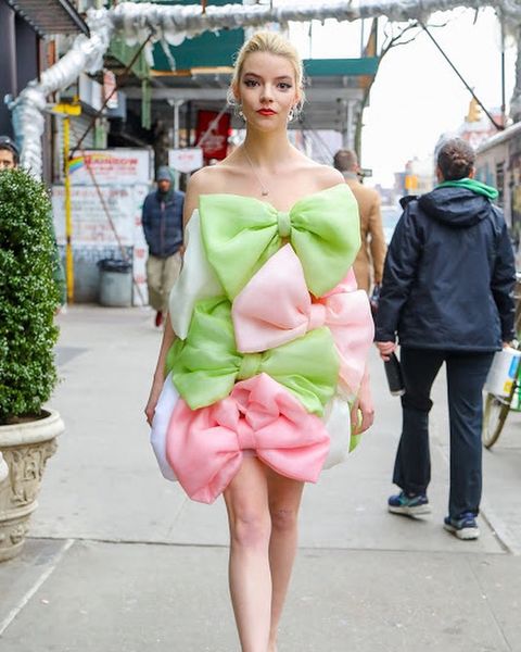 2023 chic bow homecoming dresses short sheath sleeveless modern prom dress green pink and ivory contrast color designer special occasion gow, Blue;pink
2023 chic bow homecoming dresses short sheath sleeveless modern prom dress green pink and ivory contrast color designer special occasion gow, Blue;pink