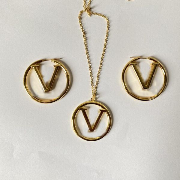 brass luxury brand hollow pendant necklaces gold plated simple love copper ring hollow v letter necklace women designer jewelry, Silver
brass luxury brand hollow pendant necklaces gold plated simple love copper ring hollow v letter necklace women designer jewelry, Silver