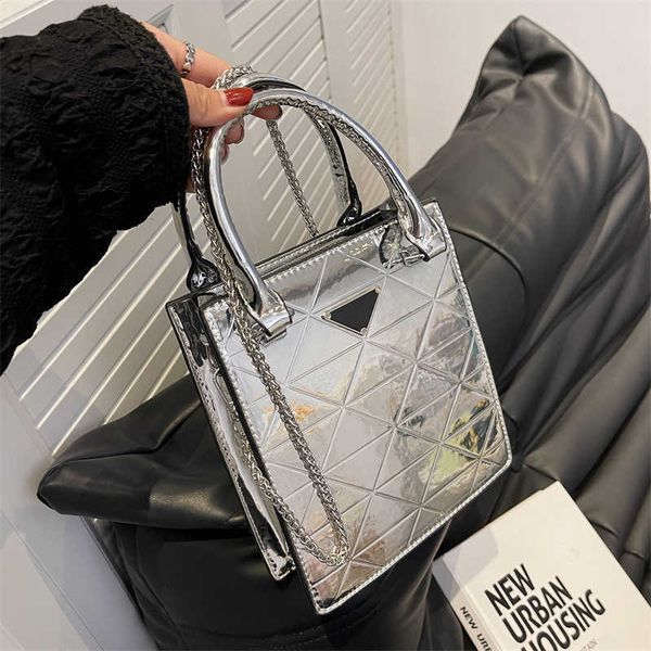 2023 luxury new women's handbag bright skin fried street small fragrance versatile chain shoulder rhombic square box baghigh
2023 luxury new women's handbag bright skin fried street small fragrance versatile chain shoulder rhombic square box baghigh