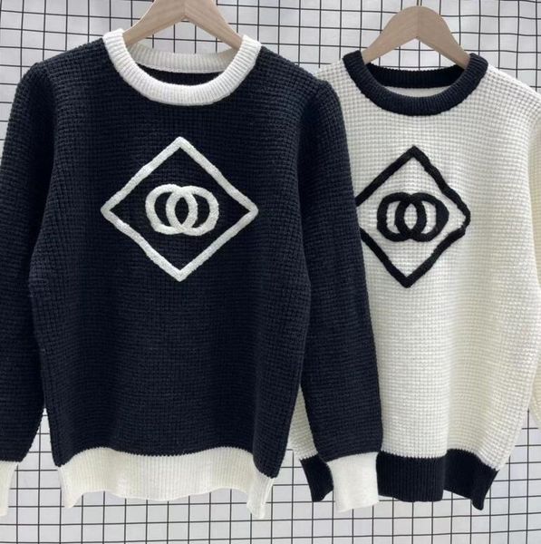 23ss spring women's sweaters fashion casual long sleeve round neck knitwear women designer sweaters, White;black
23ss spring women's sweaters fashion casual long sleeve round neck knitwear women designer sweaters, White;black