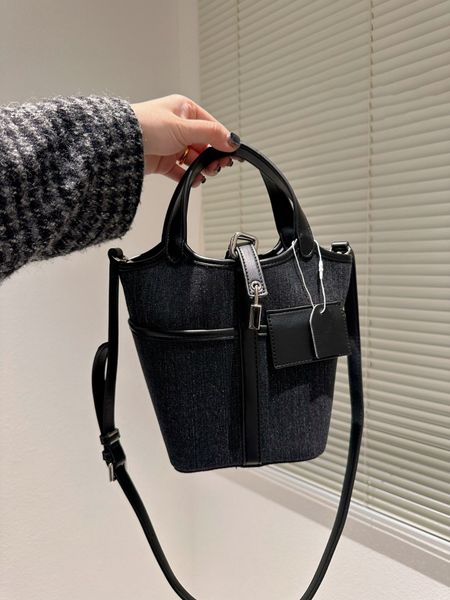 designer luxury bags fashion women season sac spring style totes crossbody tote three colors handbags new h
designer luxury bags fashion women season sac spring style totes crossbody tote three colors handbags new h