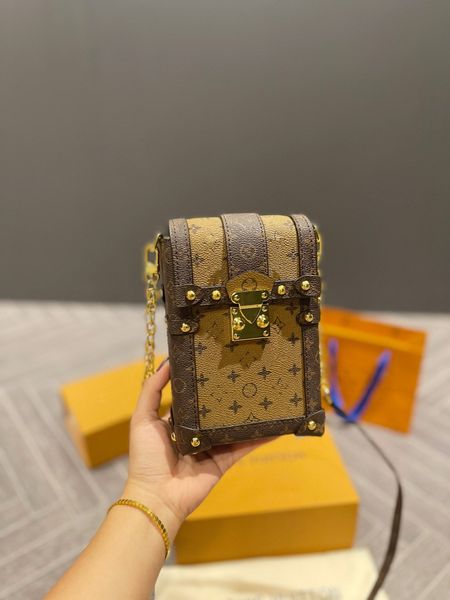 22ss chain phone box old-style chain mobile bag crossbodys bag designer mobile bag wallet mini women's vintage shoulder bag men's
22ss chain phone box old-style chain mobile bag crossbodys bag designer mobile bag wallet mini women's vintage shoulder bag men's