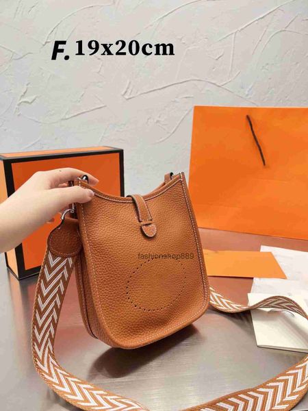 bags shoulder designer bag ladies letter cross body square large handbag claic gold chain bag flap light hardware bucket phone bag mini 2023
bags shoulder designer bag ladies letter cross body square large handbag claic gold chain bag flap light hardware bucket phone bag mini 2023