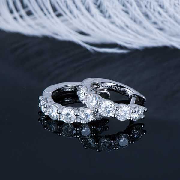 stud iogou 3.5mm d color hoops earring original 100% real 925 sterling silver luxury huggie earring for women girl jewelry 230228, Golden;silver
stud iogou 3.5mm d color hoops earring original 100% real 925 sterling silver luxury huggie earring for women girl jewelry 230228, Golden;silver