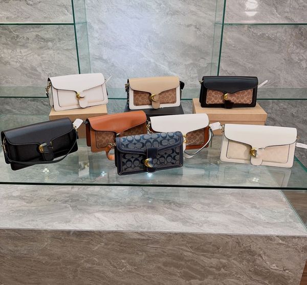 designer one-shoulder cross-body portable envelope bag original hardware fashion retro senior sense color collocation
designer one-shoulder cross-body portable envelope bag original hardware fashion retro senior sense color collocation