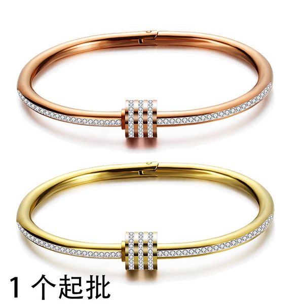 Designer set diamond spiral three-dimensional round stainless steel bracelet 18K vacuum electroplated women's bracelet anniversary gift wholesale
Designer set diamond spiral three-dimensional round stainless steel bracelet 18K vacuum electroplated women's bracelet anniversary gift wholesale