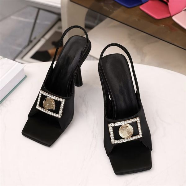 fashion sandals 2023 medusa the latest style comfortable soft men and women flat bottom letter logo summer casual slippers 02-07, Black
fashion sandals 2023 medusa the latest style comfortable soft men and women flat bottom letter logo summer casual slippers 02-07, Black