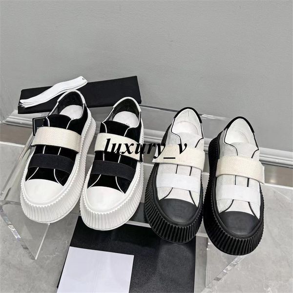 designer casual shoes women thick soled sneakers black white fashion modern canvas shoe simple cute round toes platform sneakers size 35-40
designer casual shoes women thick soled sneakers black white fashion modern canvas shoe simple cute round toes platform sneakers size 35-40