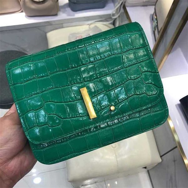 design brand bag women's hand new b buckle alligator print cowhide hourglass tofu female organs one shoulder oblique span small square
design brand bag women's hand new b buckle alligator print cowhide hourglass tofu female organs one shoulder oblique span small square