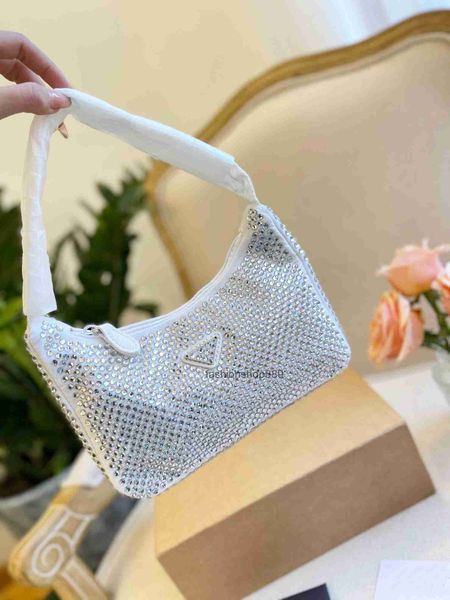 body cross bags designer fashion refinement triangle meenger bag solid color simple nylon tote chain bag shoulder luxury brand leisure walle
body cross bags designer fashion refinement triangle meenger bag solid color simple nylon tote chain bag shoulder luxury brand leisure walle