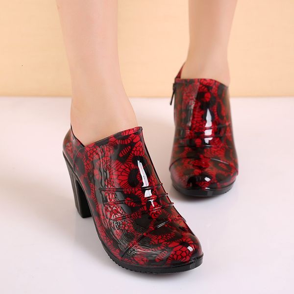 rain boots women fashion flat arrivals heels ankle patchwork floral pvc boots waterproof woman water shoes 230301, Black;red
rain boots women fashion flat arrivals heels ankle patchwork floral pvc boots waterproof woman water shoes 230301, Black;red