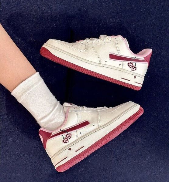 wholesale latest athletics outdoor running shoes girls boys 1 low 07 valentines day 2023 white red pink designer sneakers for walking
wholesale latest athletics outdoor running shoes girls boys 1 low 07 valentines day 2023 white red pink designer sneakers for walking