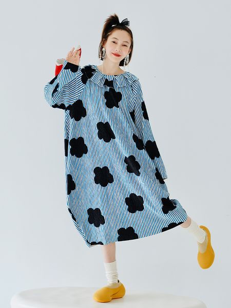 casual dresses imakokoni original design round neck pullover long sleeve flower print dress crimp velvet stitching medium length skirt women, Black;gray
casual dresses imakokoni original design round neck pullover long sleeve flower print dress crimp velvet stitching medium length skirt women, Black;gray