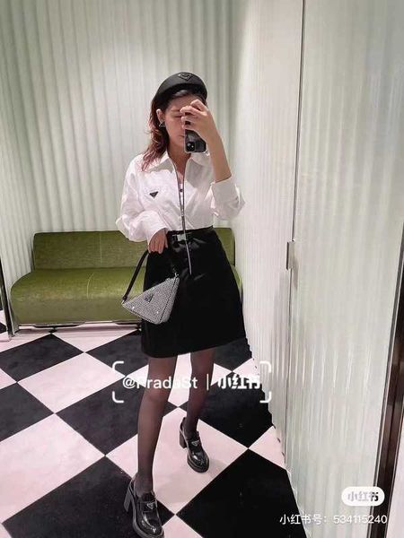 casual dresses designer 23 spring and summer new temperament fashion triangle color-blocking nylon slim dress, Black;gray
casual dresses designer 23 spring and summer new temperament fashion triangle color-blocking nylon slim dress, Black;gray