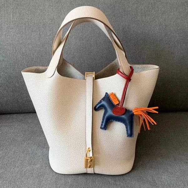a designer tote bag her mas handbag h picotn designer bags vegetable basket with lychee grain cow leather large capacity simple portable buc
a designer tote bag her mas handbag h picotn designer bags vegetable basket with lychee grain cow leather large capacity simple portable buc