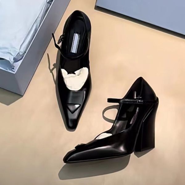 basketball shoes dress gradient triangle thick high-heeled women designer pointed toes pumps
basketball shoes dress gradient triangle thick high-heeled women designer pointed toes pumps