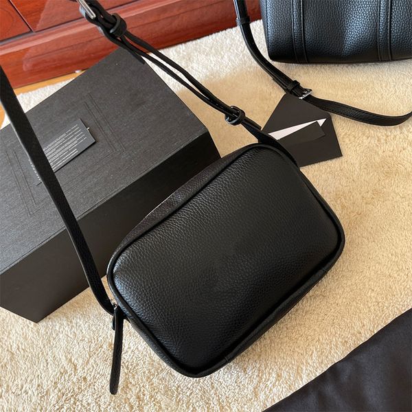 designer quick camera shoulder bag crossbody bag luxury fashion leather white all black pink slant back with purse bag single shoulder bag w
designer quick camera shoulder bag crossbody bag luxury fashion leather white all black pink slant back with purse bag single shoulder bag w