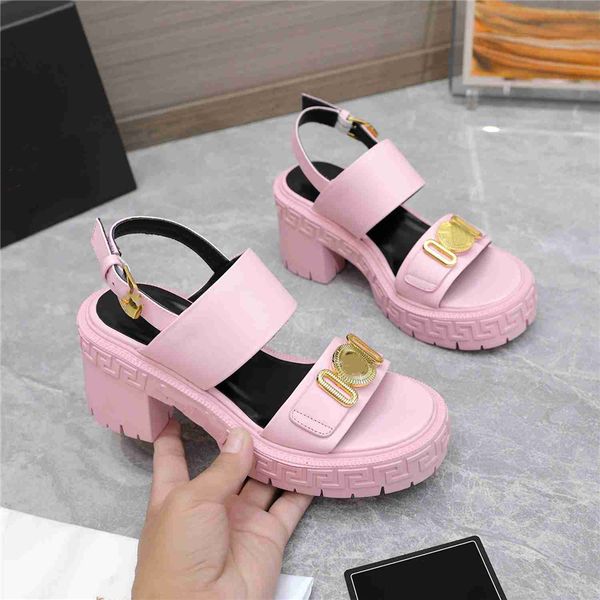 fashion sandals 2023 medusa the latest style comfortable soft men and women flat bottom letter logo summer casual slippers 02-012, Black
fashion sandals 2023 medusa the latest style comfortable soft men and women flat bottom letter logo summer casual slippers 02-012, Black