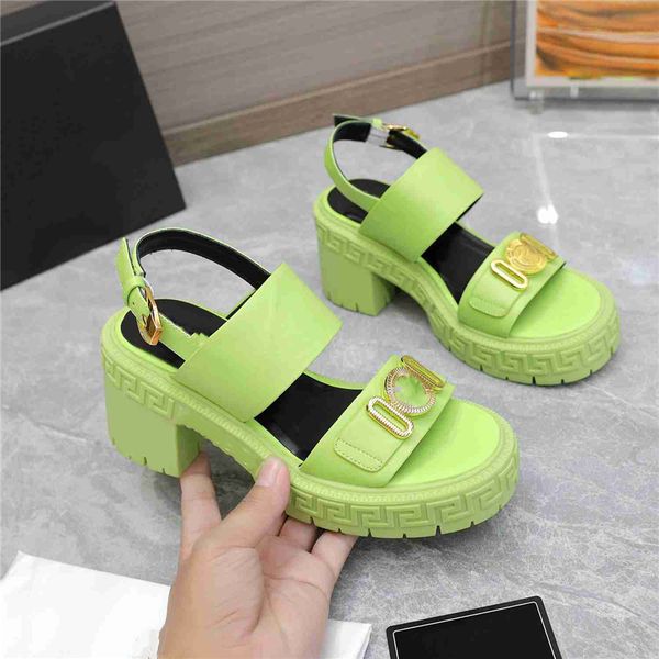 fashion sandals 2023 medusa the latest style comfortable soft men and women flat bottom letter logo summer casual slippers 02-013, Black
fashion sandals 2023 medusa the latest style comfortable soft men and women flat bottom letter logo summer casual slippers 02-013, Black