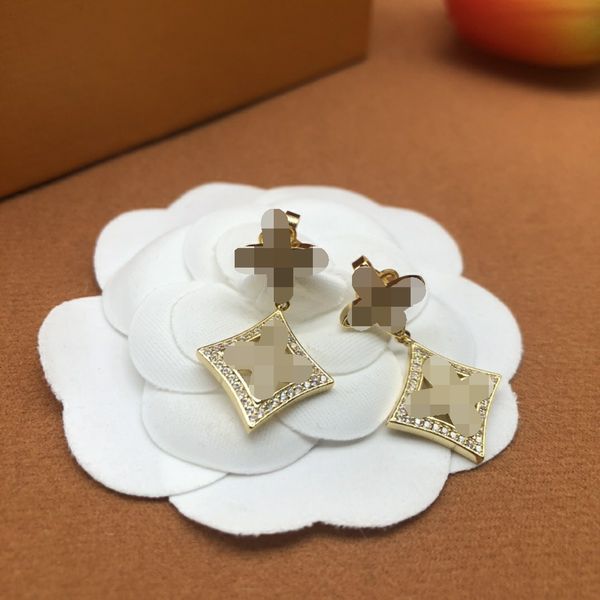 lady fashion earring stud designer heart shape hoop and v letter sign luxury earrings high end jewelry for woman multiple optional e-096, Golden;silver
lady fashion earring stud designer heart shape hoop and v letter sign luxury earrings high end jewelry for woman multiple optional e-096, Golden;silver