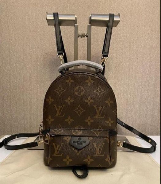 2023 designer bags luxury women mini backpack handbags louiseitys viutonitys shoulder bags designers travel messenger bag female purse m4487
2023 designer bags luxury women mini backpack handbags louiseitys viutonitys shoulder bags designers travel messenger bag female purse m4487
