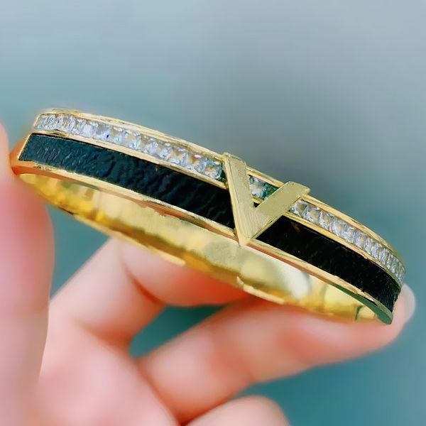 classic fashion bangle letter v titanium steel designer for women men luxury jewlery gifts woman girl gold silver rose gold wholesale, Black
classic fashion bangle letter v titanium steel designer for women men luxury jewlery gifts woman girl gold silver rose gold wholesale, Black