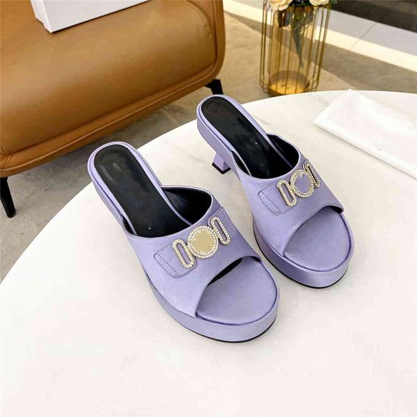 fashion sandals 2023 medusa the latest style comfortable soft men and women flat bottom letter logo summer casual slippers 02-04, Black
fashion sandals 2023 medusa the latest style comfortable soft men and women flat bottom letter logo summer casual slippers 02-04, Black