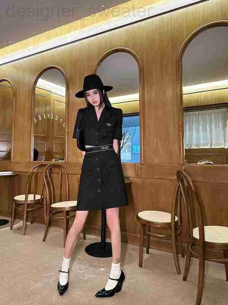casual dresses designe 23 spring and summer new temperament commuting triangle short suit coatslim skirt set jej4, Black;gray
casual dresses designe 23 spring and summer new temperament commuting triangle short suit coatslim skirt set jej4, Black;gray