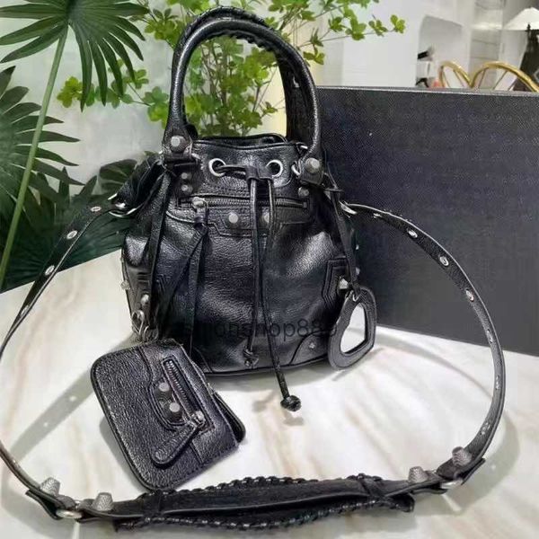 bags shoulder designer lady shopping fashion totes cross body half moon luxury leather claic retro purse hourglass bucket bag locomotive wal
bags shoulder designer lady shopping fashion totes cross body half moon luxury leather claic retro purse hourglass bucket bag locomotive wal