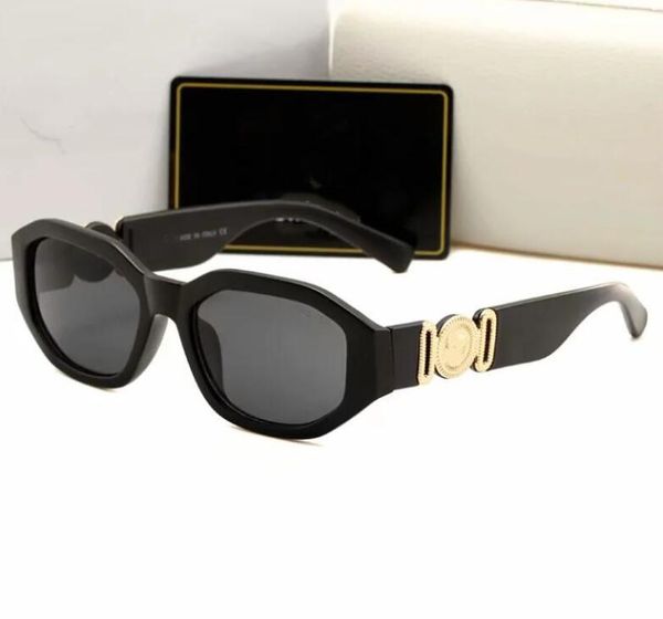 1pcs fashion round sunglasses eyewear sun glasses designer brand black metal frame dark 50mm glass lenses for mens womens better brown 7851, White;black
1pcs fashion round sunglasses eyewear sun glasses designer brand black metal frame dark 50mm glass lenses for mens womens better brown 7851, White;black