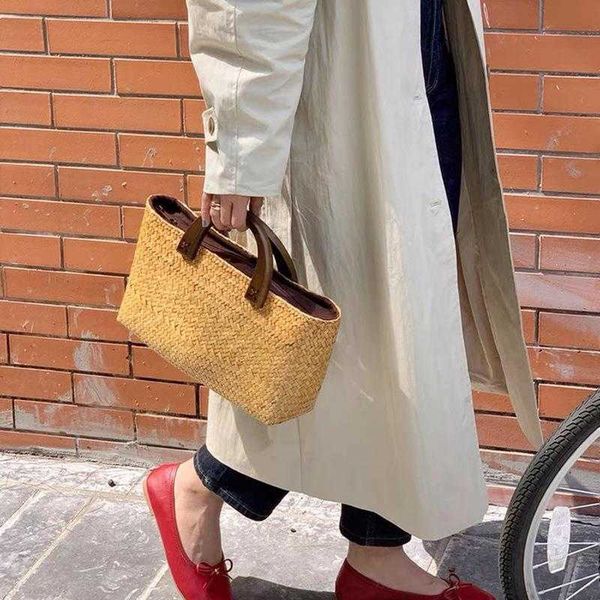 popular travel straw bag, hand-woven bag guofeng wooden handle rattan bag beach bag 230301
popular travel straw bag, hand-woven bag guofeng wooden handle rattan bag beach bag 230301