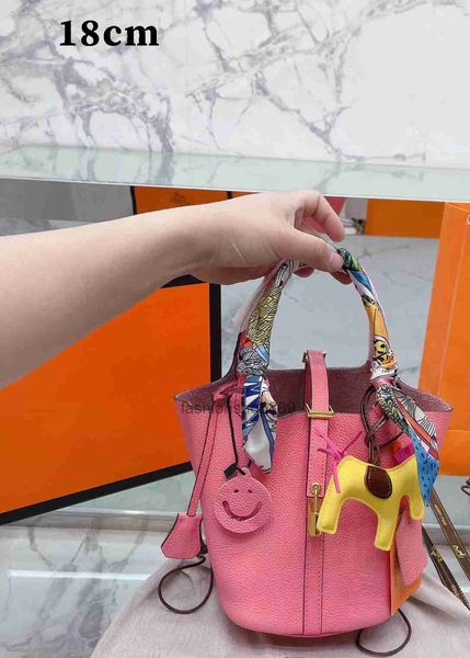 bags shoulder designer crossbody bags pochette handbags fashion bag luxury lock h bucket bag leather totes
bags shoulder designer crossbody bags pochette handbags fashion bag luxury lock h bucket bag leather totes
