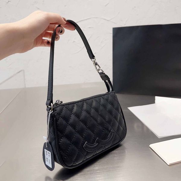 designer bag leather big letter logo handbag diamond lattice zipper closed solid color purse
designer bag leather big letter logo handbag diamond lattice zipper closed solid color purse
