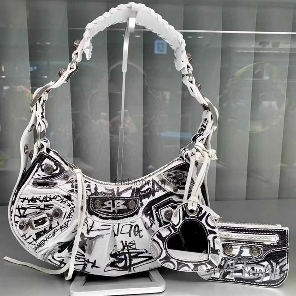 body cross designer heavy chain bag women alligator candy bag shouder flap clutch mini purse cowboy diamond leather bag fashion graffiti mag
body cross designer heavy chain bag women alligator candy bag shouder flap clutch mini purse cowboy diamond leather bag fashion graffiti mag