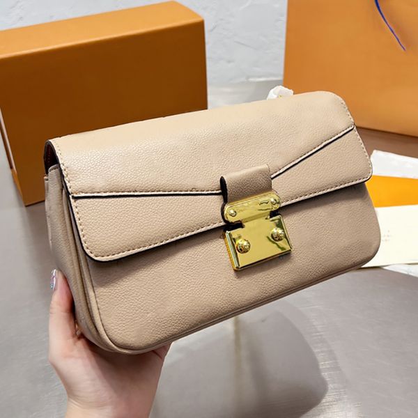 designer bag embossing flower crossbody handbag luxurys letter shoulder bags new marceau chain bag women purse flap handbags black falp hand
designer bag embossing flower crossbody handbag luxurys letter shoulder bags new marceau chain bag women purse flap handbags black falp hand