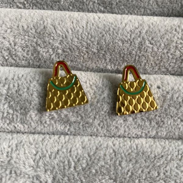2023 luxury brand women designer studs gold color titanium steel fashion couple earrings, Golden;silver
2023 luxury brand women designer studs gold color titanium steel fashion couple earrings, Golden;silver
