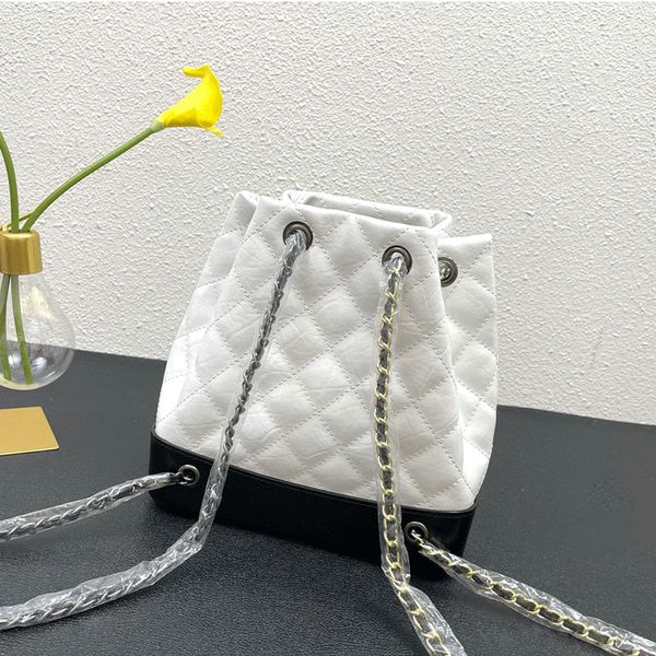 designer backpack female bag wandering bag leather casual street style new backpack fashion personality features messenger bag size :22*10*2
designer backpack female bag wandering bag leather casual street style new backpack fashion personality features messenger bag size :22*10*2